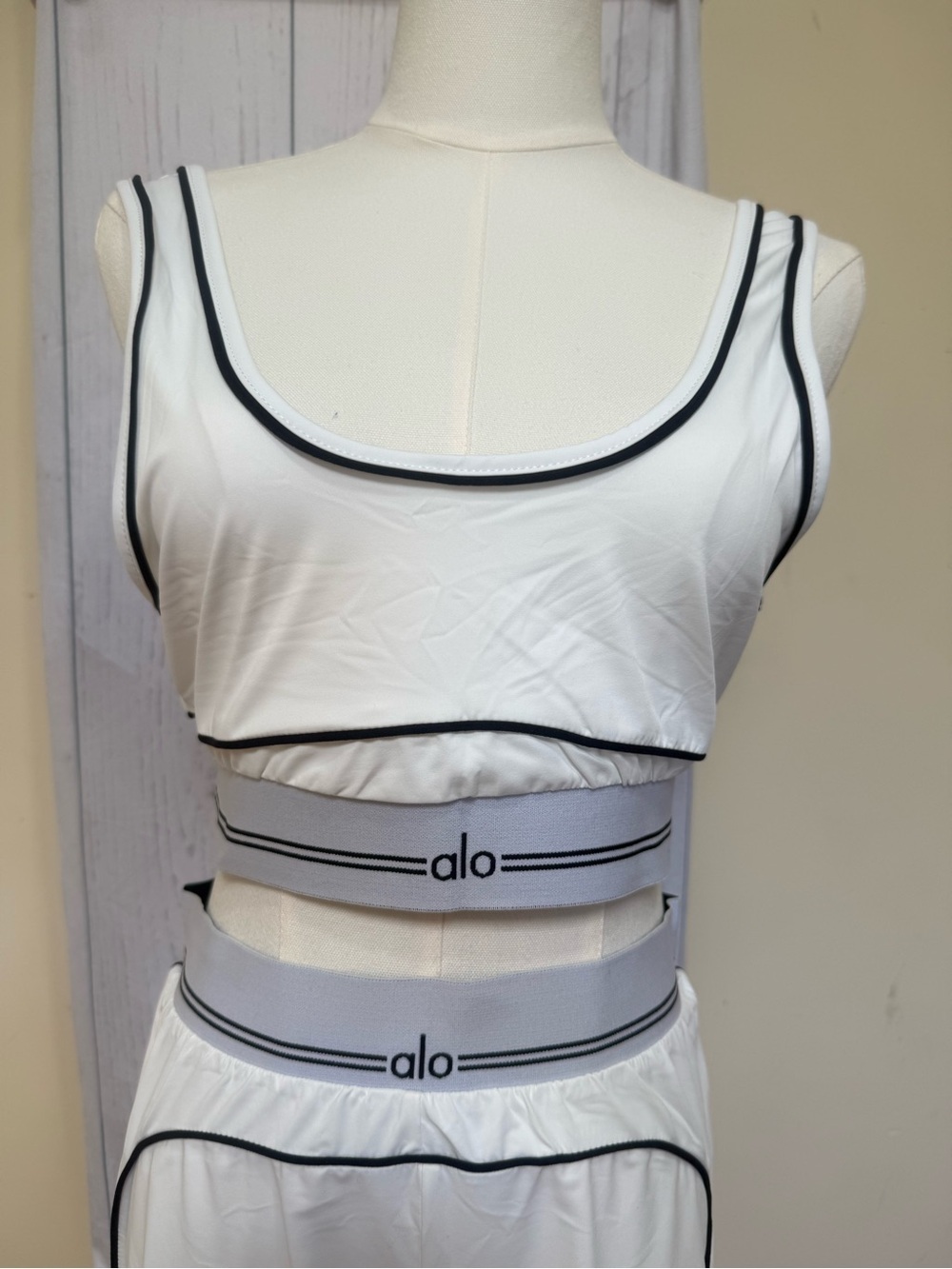 Yoga White Crop Tank with matching pants - Picture 6 of 8